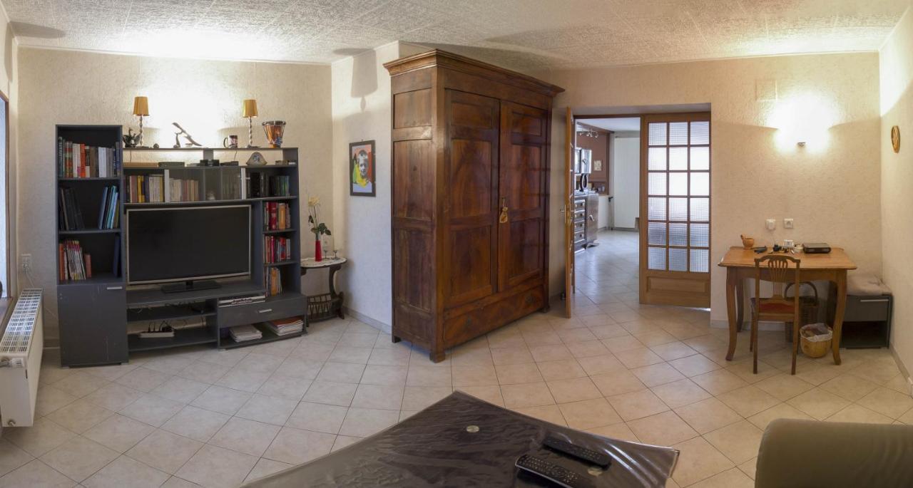Bed and Breakfast Le Loup Qui Dort Longwy-sur-le-Doubs Exterior foto
